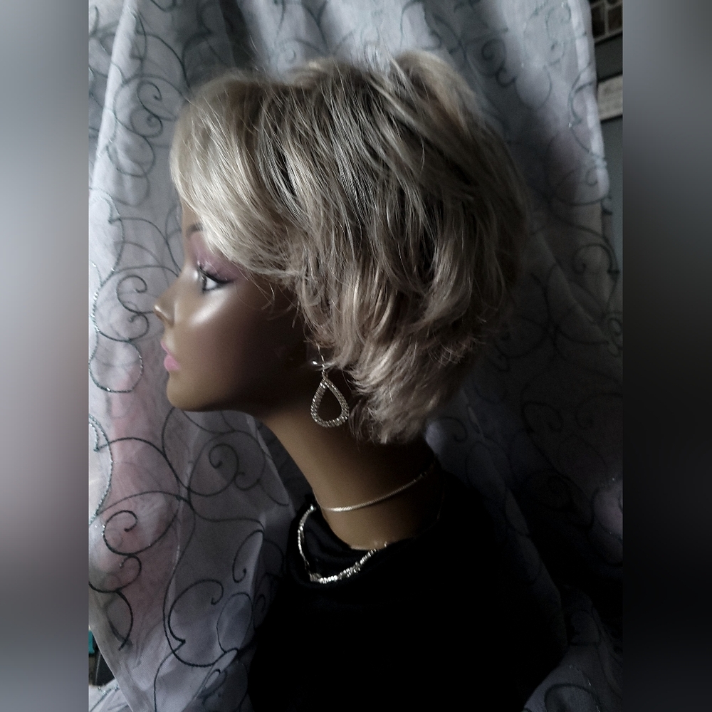 Ellen Wille Wig In Platinum Blonde Rooted - Picture 11 of 16
